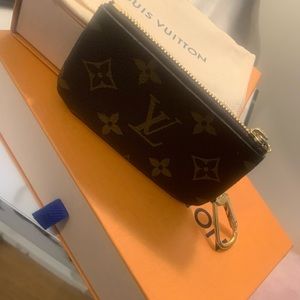 💯 Authentic LV Monogram Key Pouch🤎
